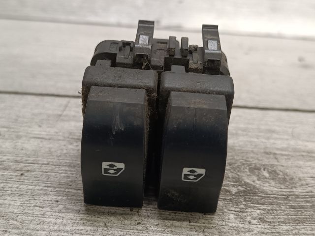 bontott RENAULT CLIO II Ablakemelő Kapcsoló Négyes / Kettes