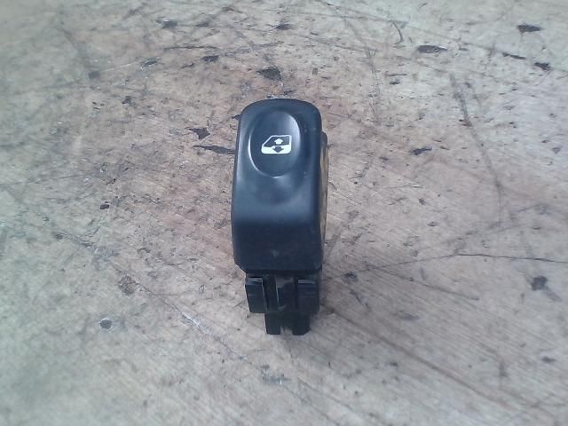 bontott RENAULT CLIO II Ablakemelő Kapcsoló (Pozíciófüggetlen)