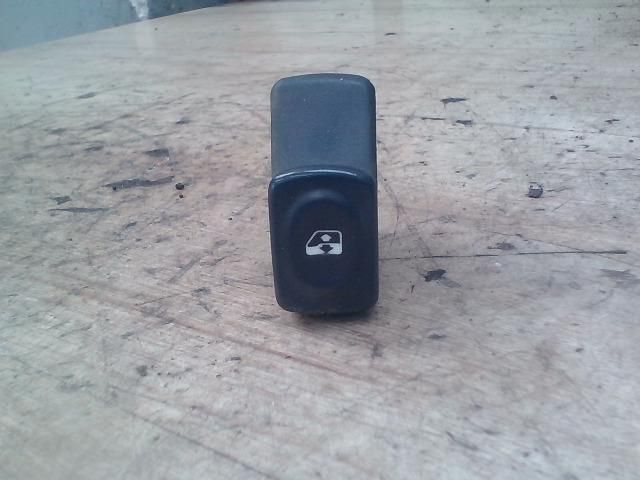 bontott RENAULT CLIO II Ablakemelő Kapcsoló (Pozíciófüggetlen)