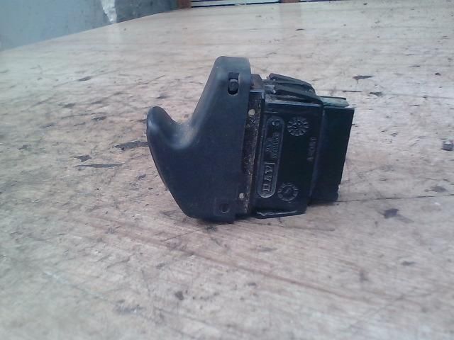 bontott RENAULT CLIO II Ablakemelő Kapcsoló (Pozíciófüggetlen)