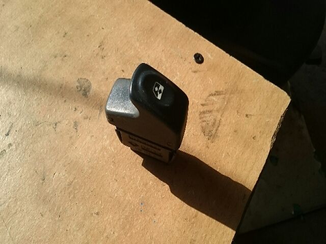 bontott RENAULT CLIO II Ablakemelő Kapcsoló (Pozíciófüggetlen)