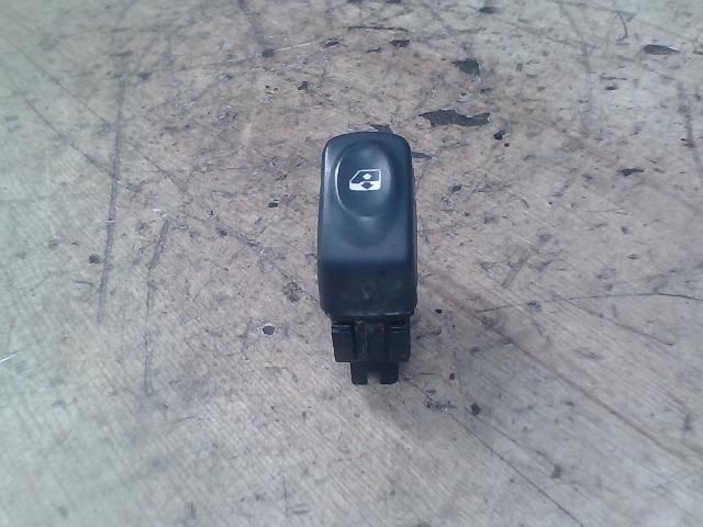 bontott RENAULT CLIO II Ablakemelő Kapcsoló (Pozíciófüggetlen)