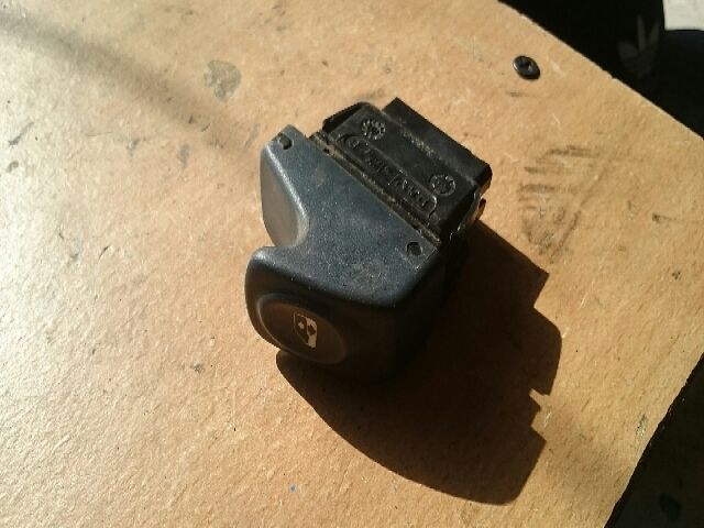 bontott RENAULT CLIO II Ablakemelő Kapcsoló (Pozíciófüggetlen)