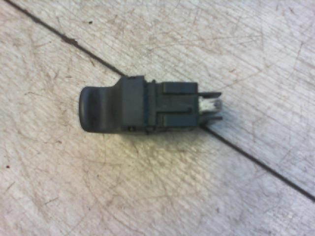 bontott RENAULT CLIO II Ablakemelő Kapcsoló (Pozíciófüggetlen)