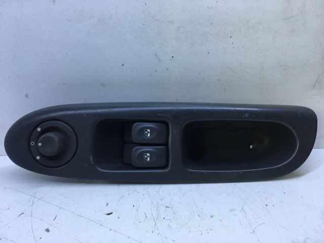 bontott RENAULT CLIO II Bal első Ablakemelő Kapcsoló
