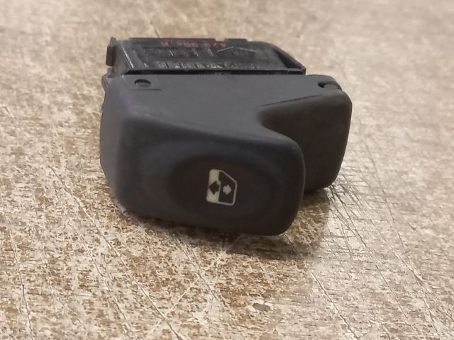 bontott RENAULT CLIO II Bal első Ablakemelő Kapcsoló