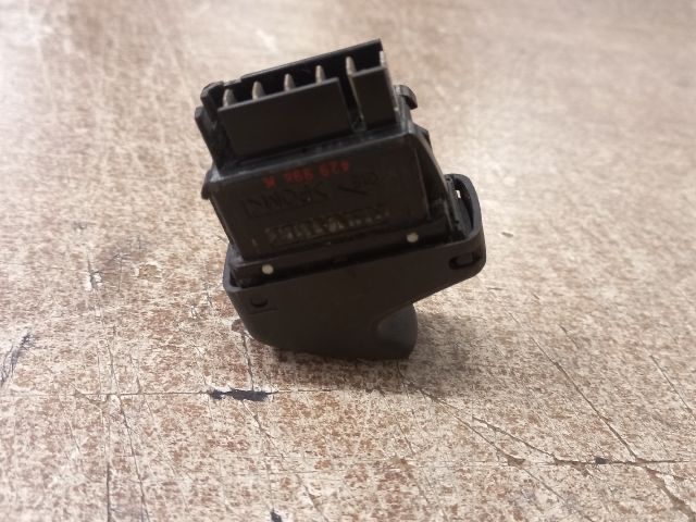 bontott RENAULT CLIO II Bal első Ablakemelő Kapcsoló