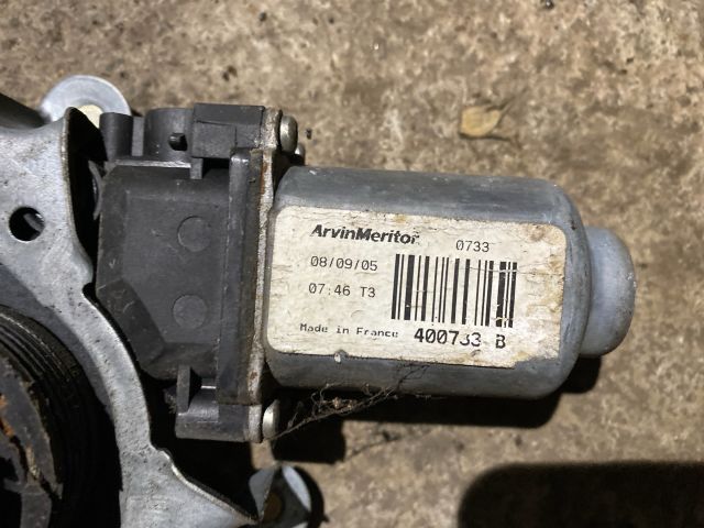 bontott RENAULT CLIO II Bal első Ablakemelő Szerkezet (Elektromos)