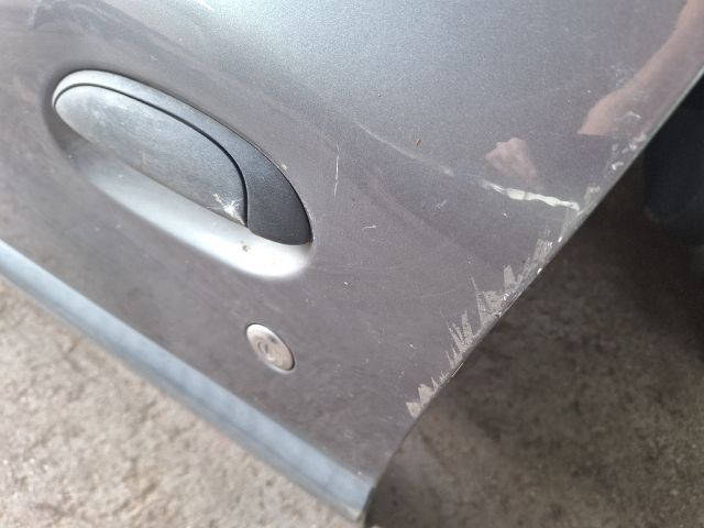 bontott RENAULT CLIO II Bal első Ajtó (Részeivel)