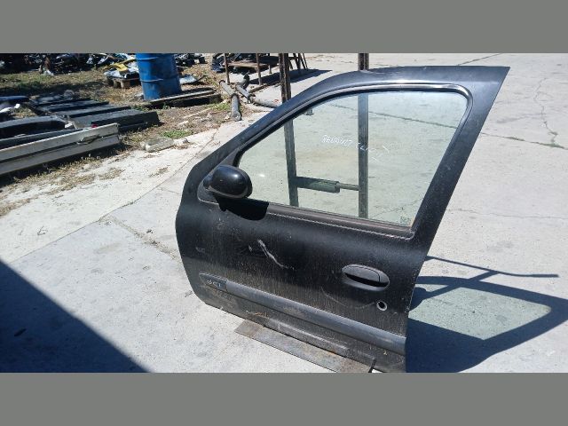 bontott RENAULT CLIO II Bal első Ajtó (Üres lemez)