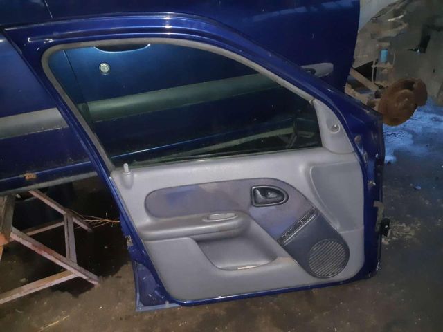 bontott RENAULT CLIO II Bal első Ajtó (Üres lemez)