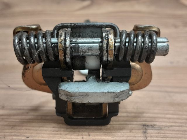 bontott RENAULT CLIO II Bal első Ajtóhatároló