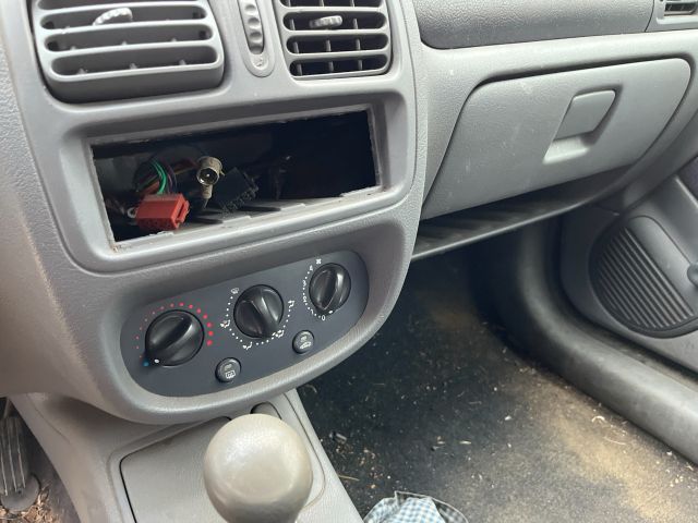 bontott RENAULT CLIO II Bal Fényszóró