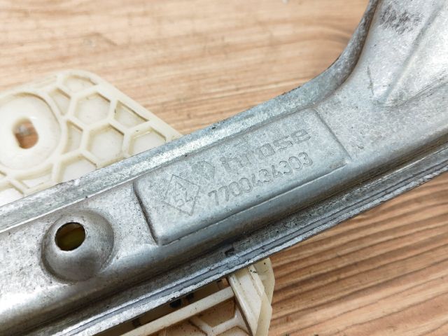 bontott RENAULT CLIO II Bal hátsó Ablakemelő Szerkezet (Mechanikus)