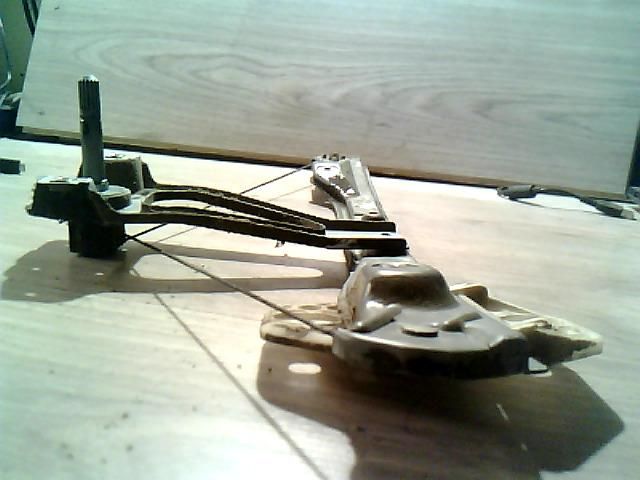 bontott RENAULT CLIO II Bal hátsó Ablakemelő Szerkezet (Mechanikus)