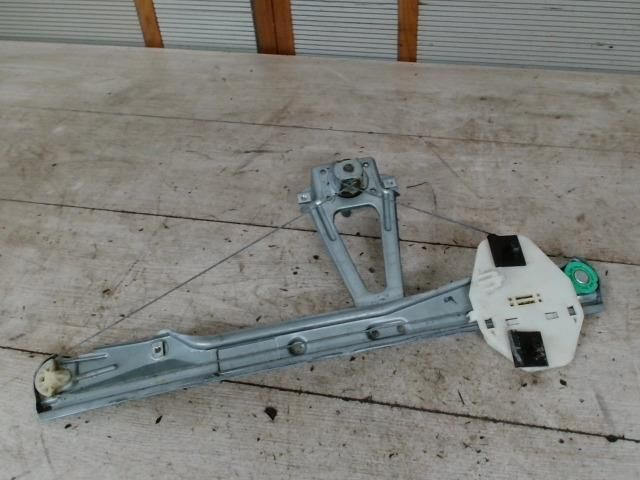 bontott RENAULT CLIO II Bal hátsó Ablakemelő Szerkezet (Mechanikus)