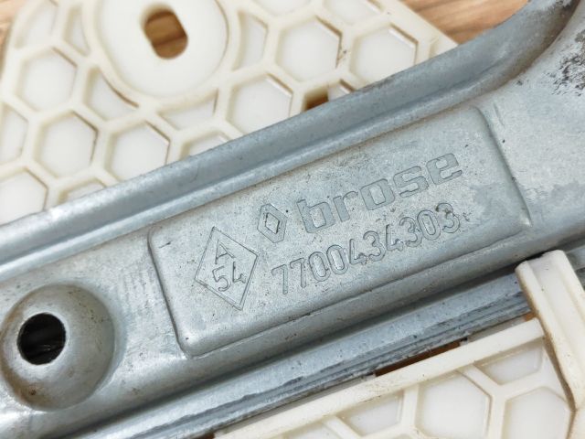 bontott RENAULT CLIO II Bal hátsó Ablakemelő Szerkezet (Mechanikus)