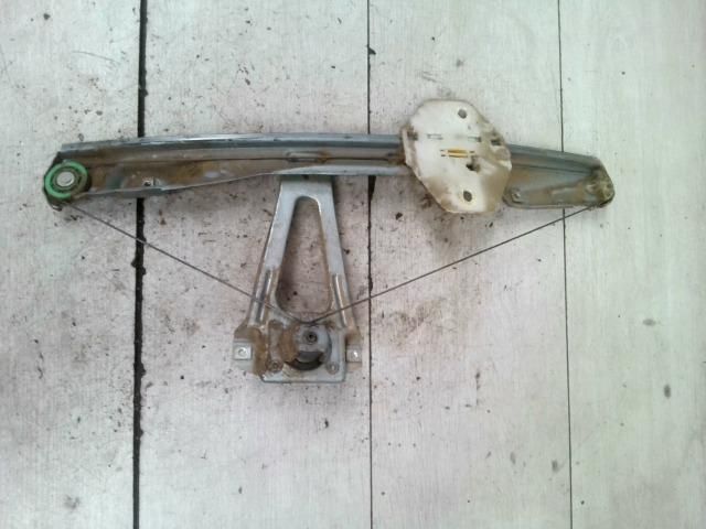 bontott RENAULT CLIO II Bal hátsó Ablakemelő Szerkezet (Mechanikus)