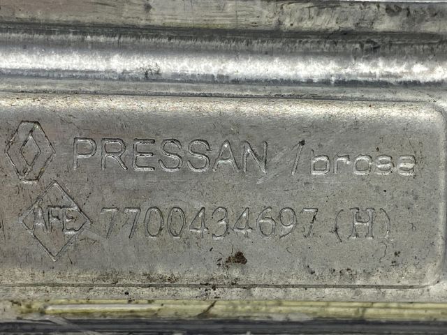 bontott RENAULT CLIO II Bal hátsó Ablakemelő Szerkezet (Mechanikus)