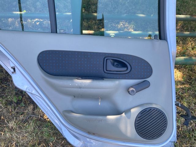 bontott RENAULT CLIO II Bal hátsó Ajtó (Részeivel)