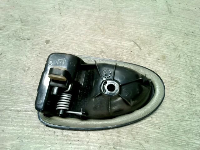 bontott RENAULT CLIO II Bal hátsó Belső Kilincs