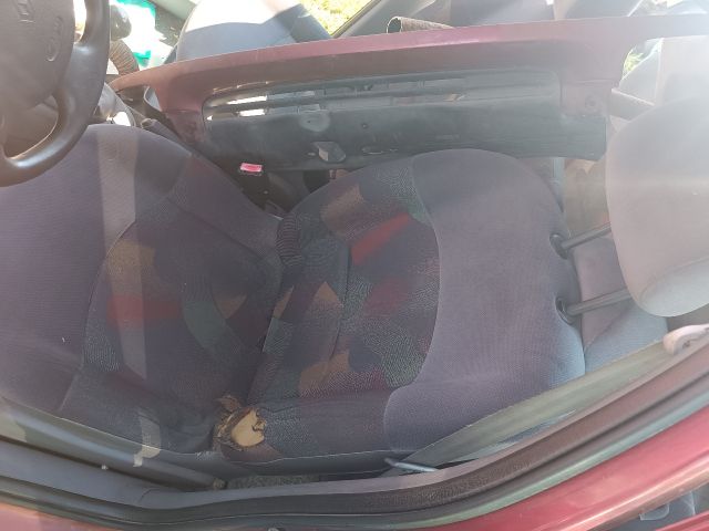 bontott RENAULT CLIO II Bal hátsó Dobbetét (Kerékjárati, Műanyag)