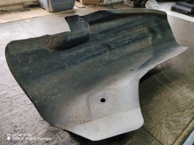 bontott RENAULT CLIO II Bal hátsó Hátsó Dobbetét (Kerékjárati, Műanyag)