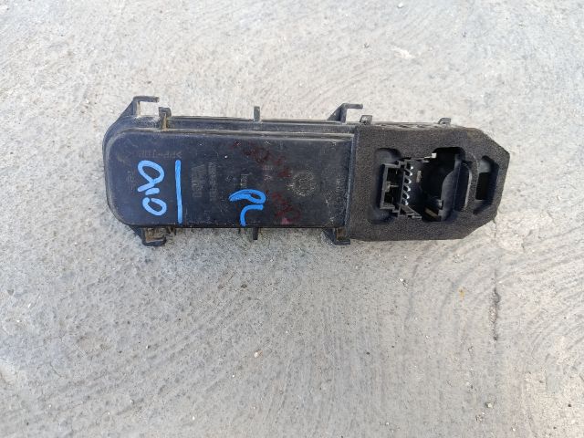 bontott RENAULT CLIO II Bal Hátsó Lámpa Foglalat