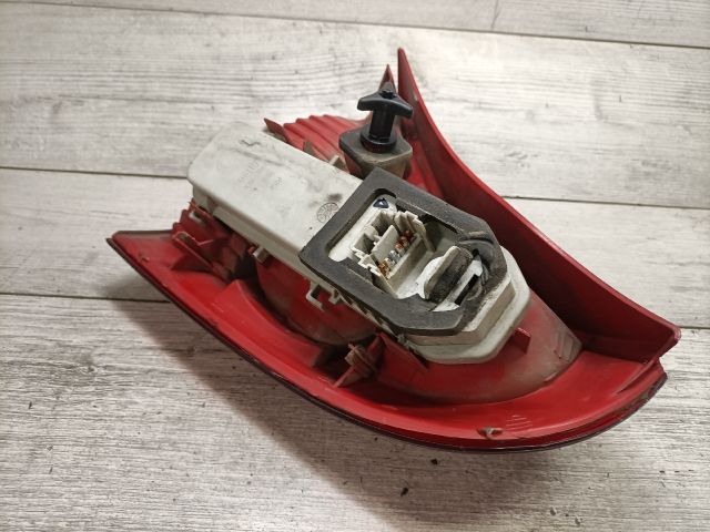 bontott RENAULT CLIO II Bal Hátsó Lámpa