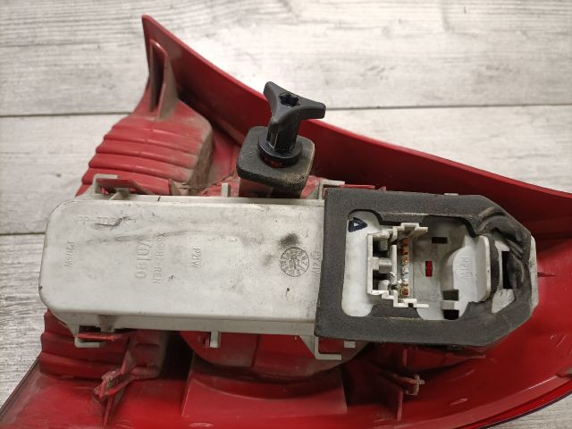 bontott RENAULT CLIO II Bal Hátsó Lámpa