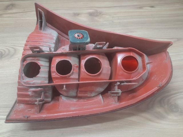 bontott RENAULT CLIO II Bal hátsó Lámpabúra