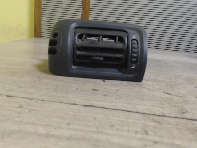 bontott RENAULT CLIO II Bal Szellőző