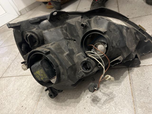 bontott RENAULT CLIO II Bal Xenon Fényszóró