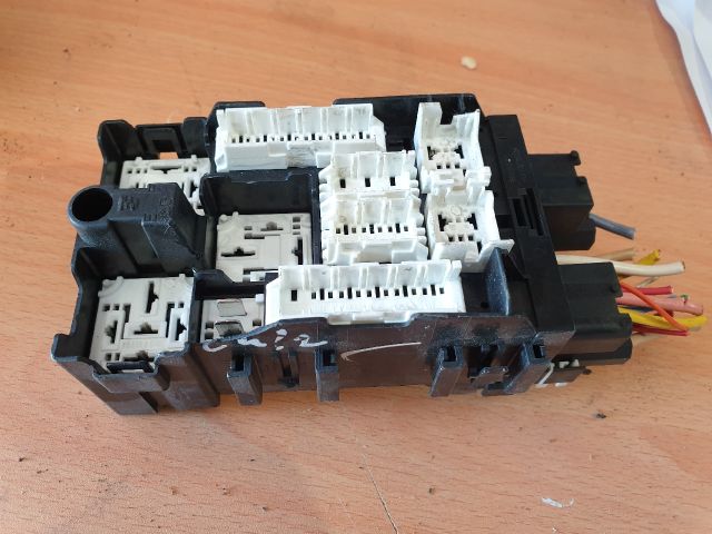 bontott RENAULT CLIO II Biztosítéktábla Motortér