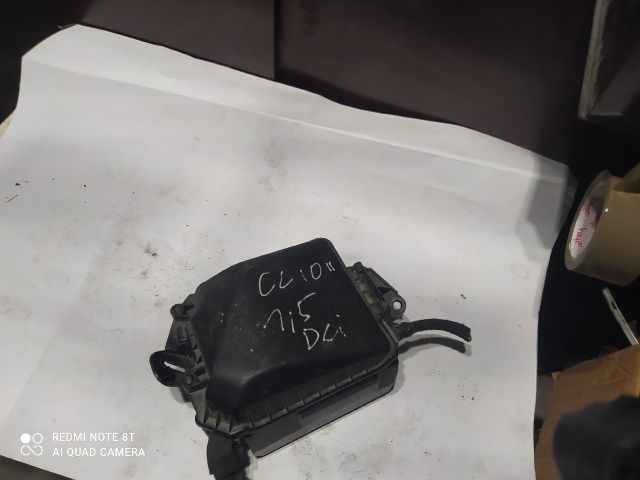 bontott RENAULT CLIO II Biztosítéktábla Motortér