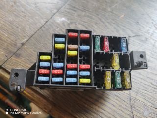 bontott RENAULT CLIO II Biztosítéktábla Utastér