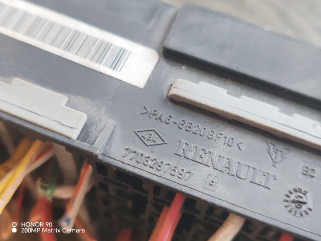 bontott RENAULT CLIO II Biztosítéktábla Utastér