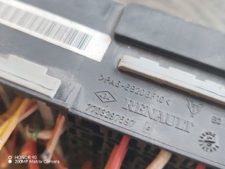 bontott RENAULT CLIO II Biztosítéktábla Utastér