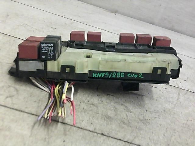 bontott RENAULT CLIO II Biztosítéktábla Utastér