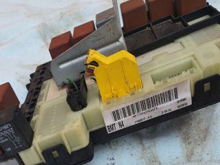 bontott RENAULT CLIO II Biztosítéktábla Utastér