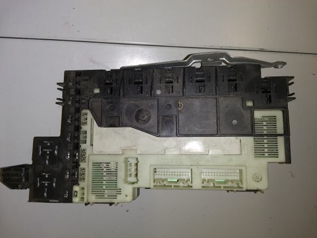 bontott RENAULT CLIO II Biztosítéktábla Utastér