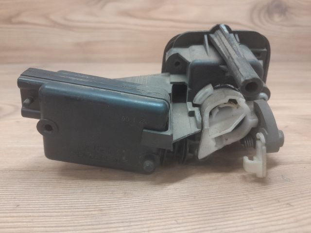 bontott RENAULT CLIO II Csomagtér Nyitó Kar / Gomb