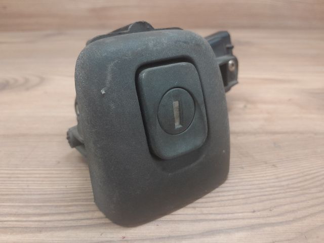 bontott RENAULT CLIO II Csomagtér Nyitó Kar / Gomb