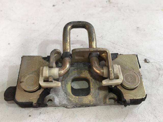 bontott RENAULT CLIO II Csomagtérajtó Ajtóbehúzó