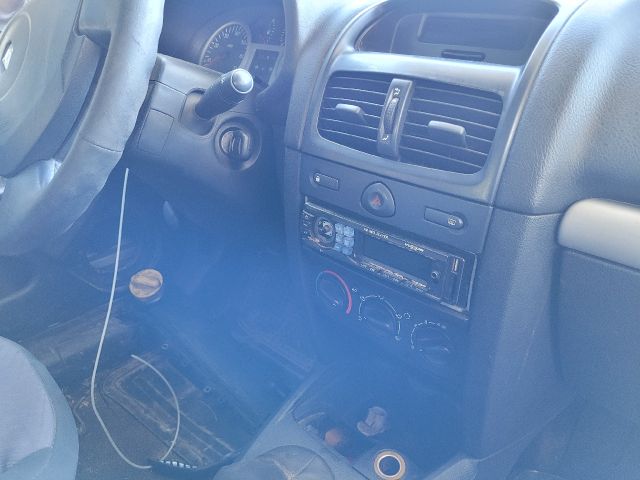 bontott RENAULT CLIO II Csomagtérajtó Kárpit