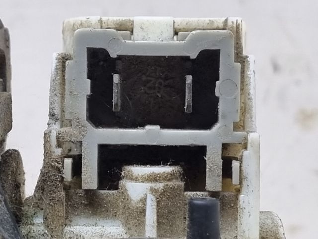 bontott RENAULT CLIO II Csomagtérajtó Kilincs