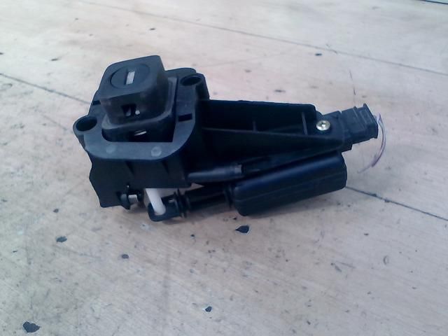 bontott RENAULT CLIO II Csomagtérajtó Kilincs