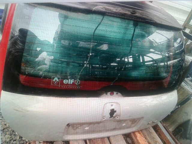 bontott RENAULT CLIO II Csomagtérajtó (Üres lemez)