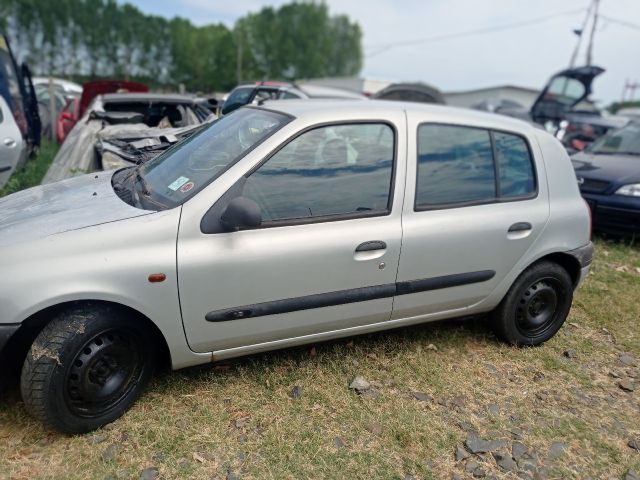 bontott RENAULT CLIO II Csomagtérajtó Zárbetét