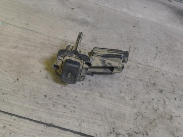 bontott RENAULT CLIO II Csomagtérajtó Zárbetét